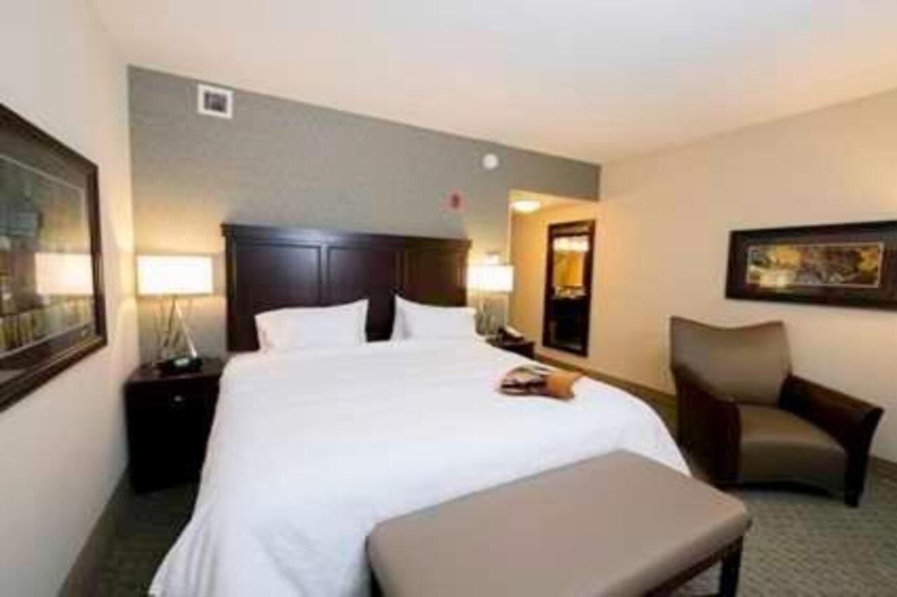 Hampton Inn & Suites Bismarck Northwest Exterior foto
