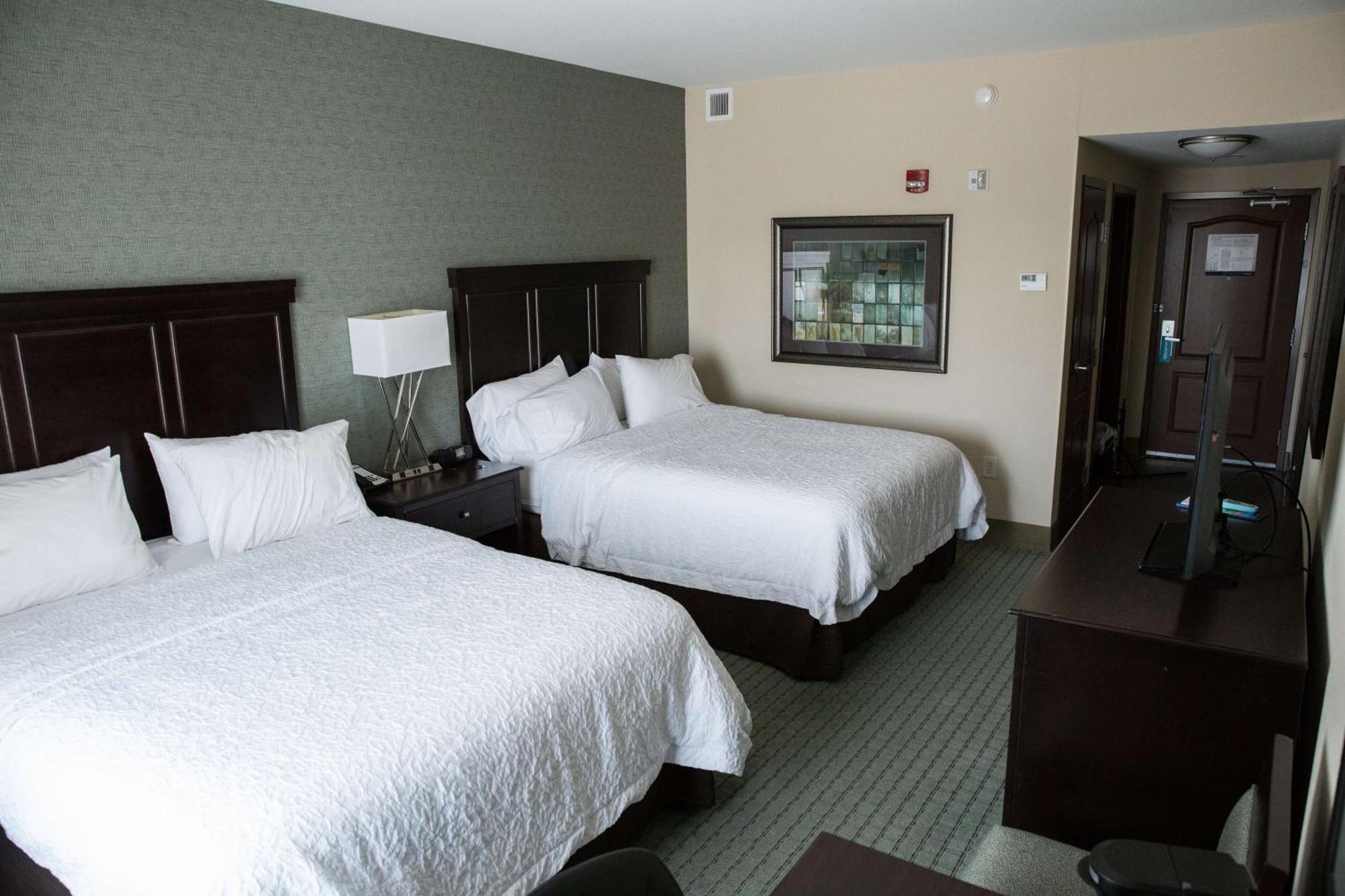 Hampton Inn & Suites Bismarck Northwest Exterior foto