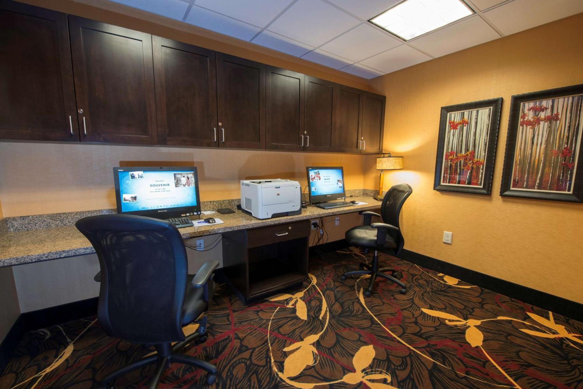 Hampton Inn & Suites Bismarck Northwest Exterior foto