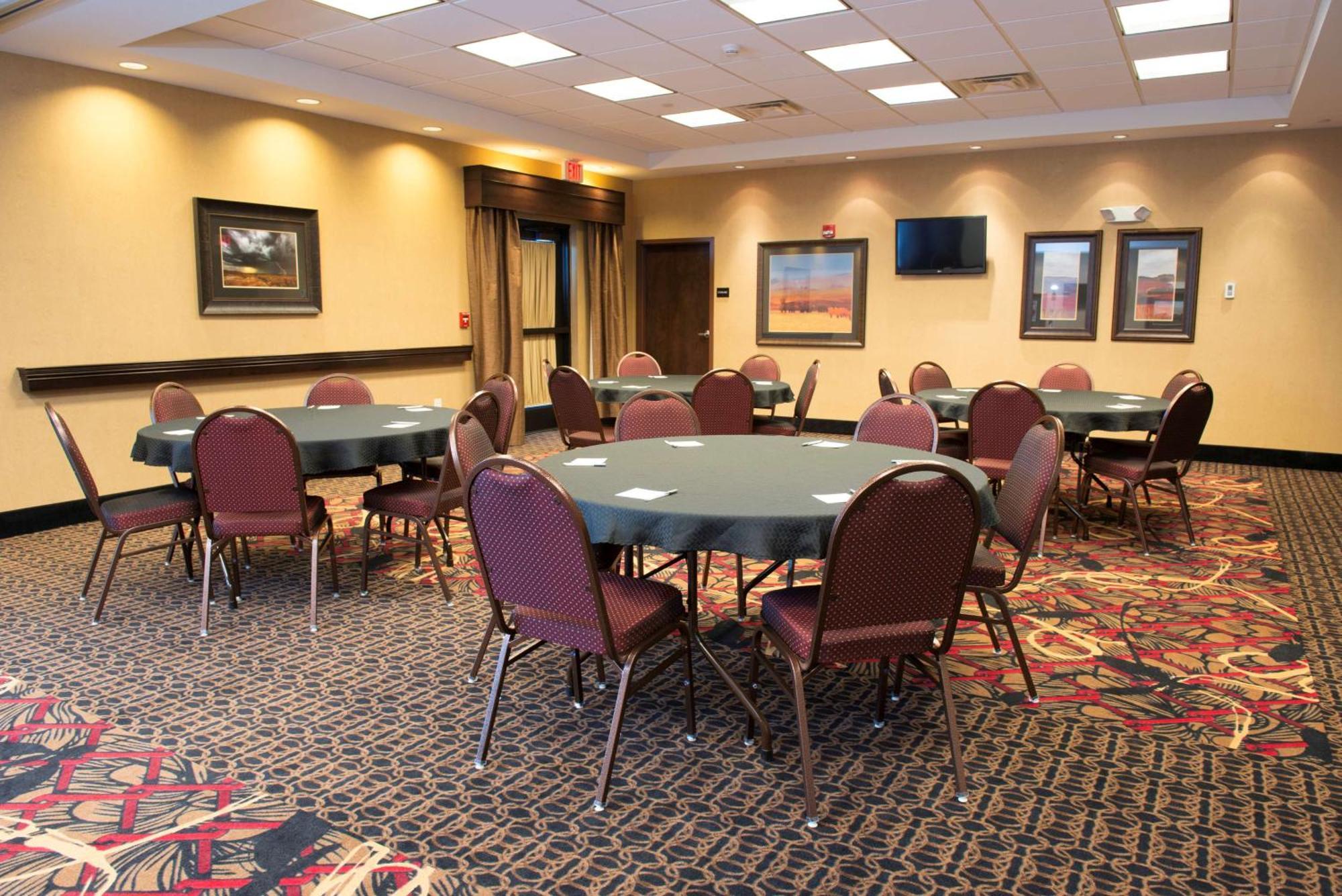 Hampton Inn & Suites Bismarck Northwest Exterior foto