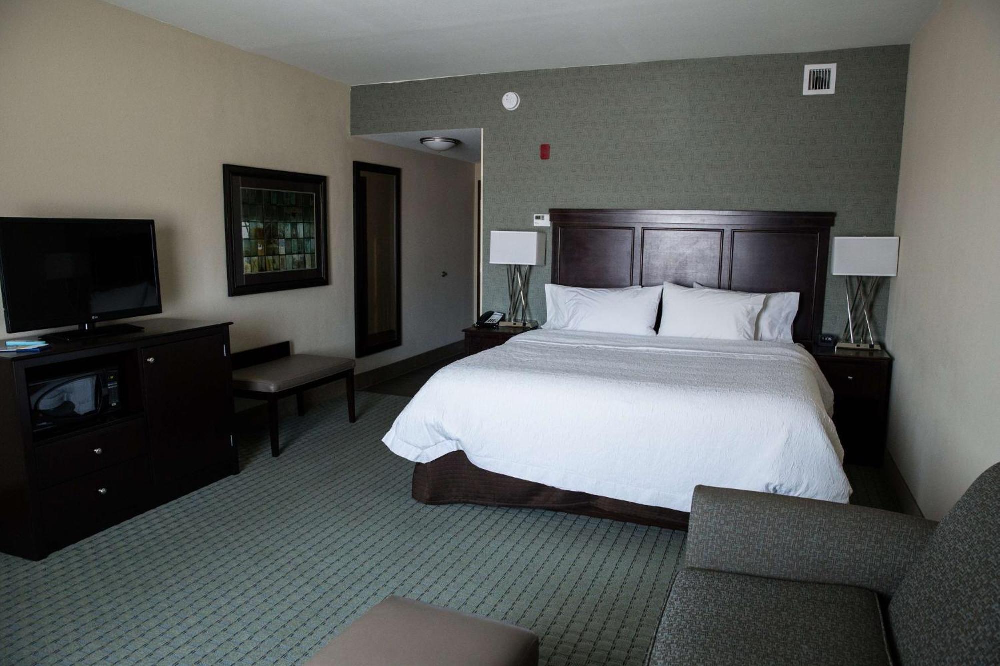Hampton Inn & Suites Bismarck Northwest Exterior foto