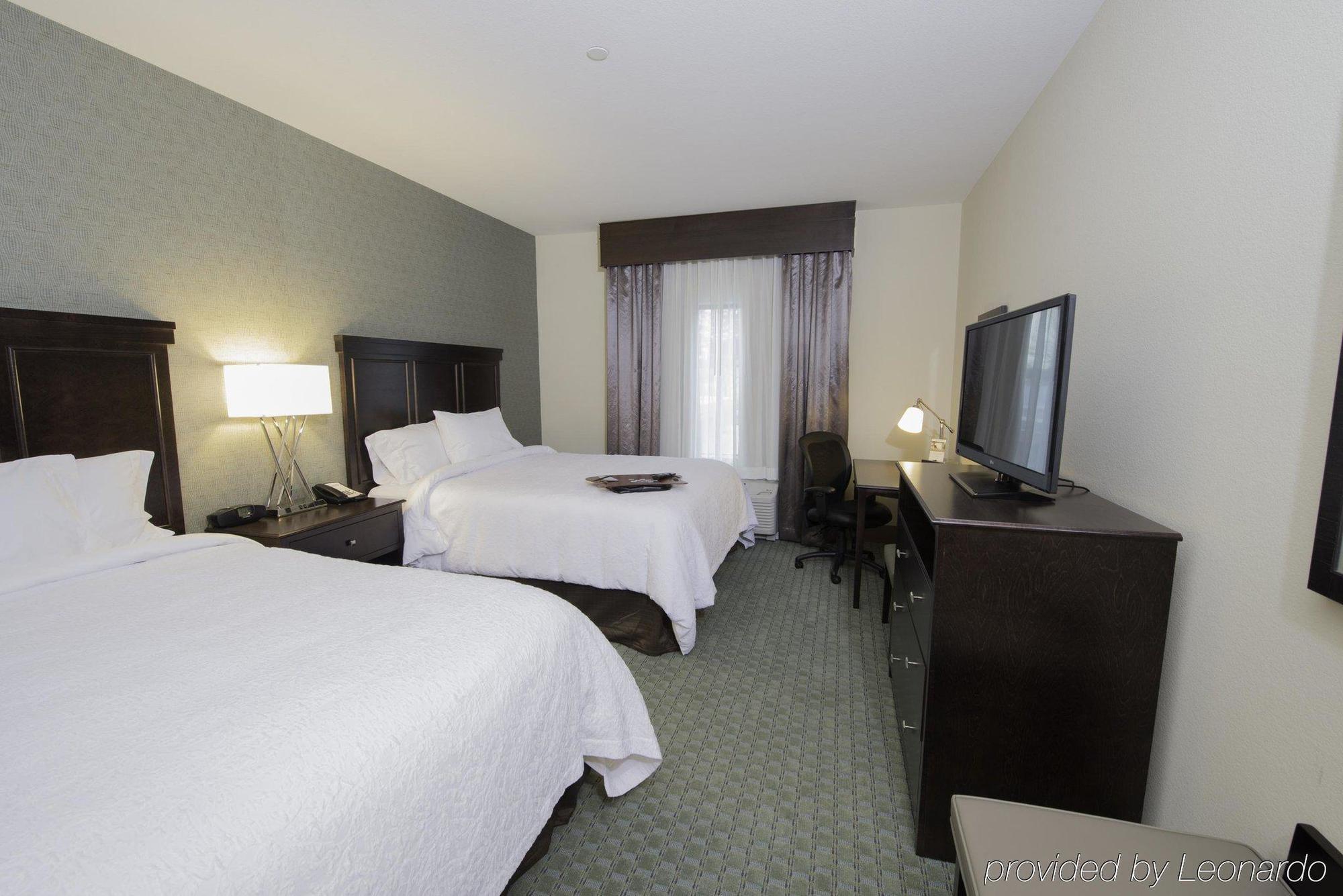 Hampton Inn & Suites Bismarck Northwest Exterior foto