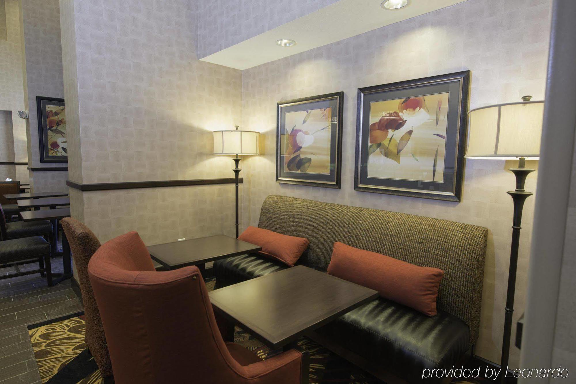 Hampton Inn & Suites Bismarck Northwest Exterior foto