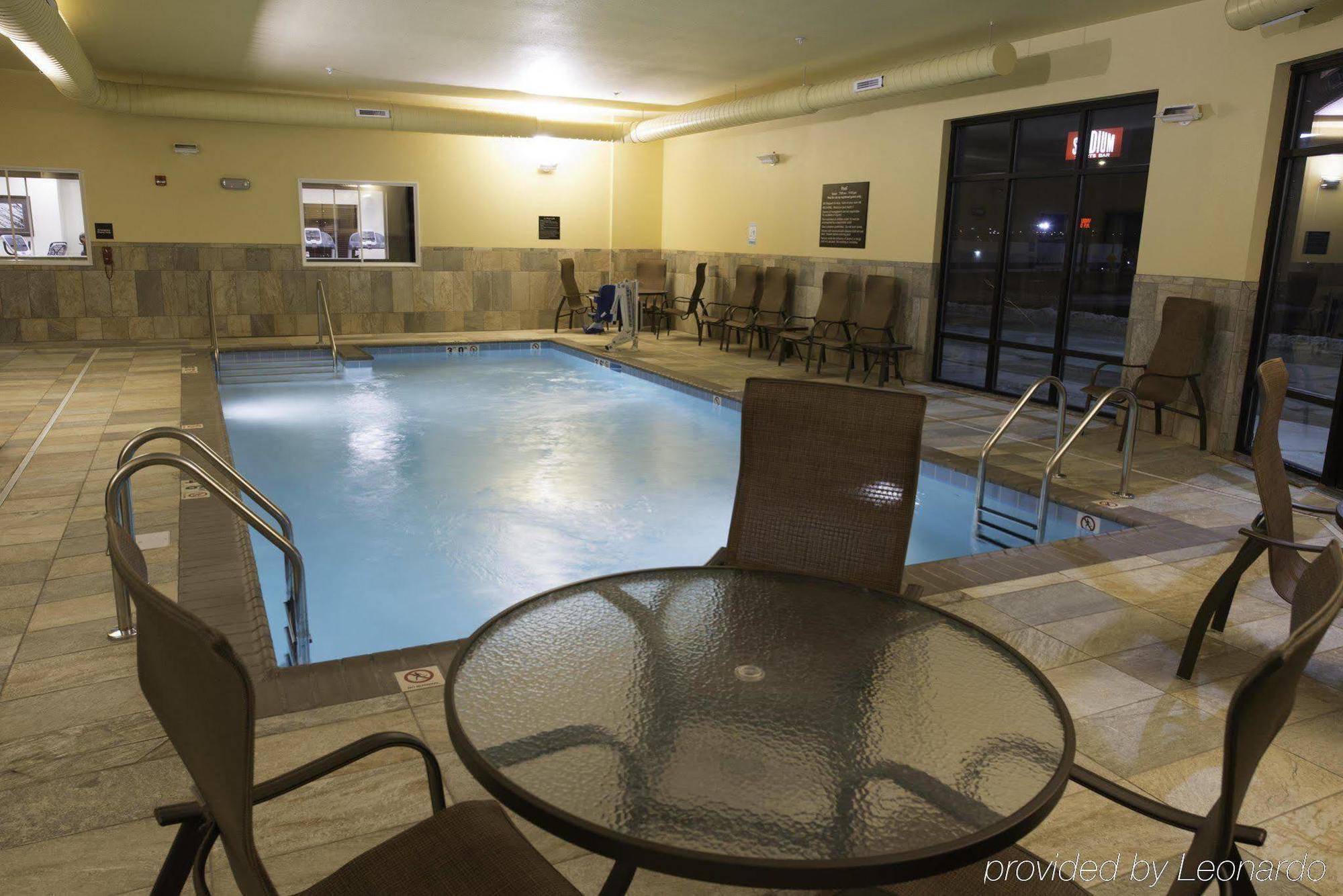 Hampton Inn & Suites Bismarck Northwest Exterior foto