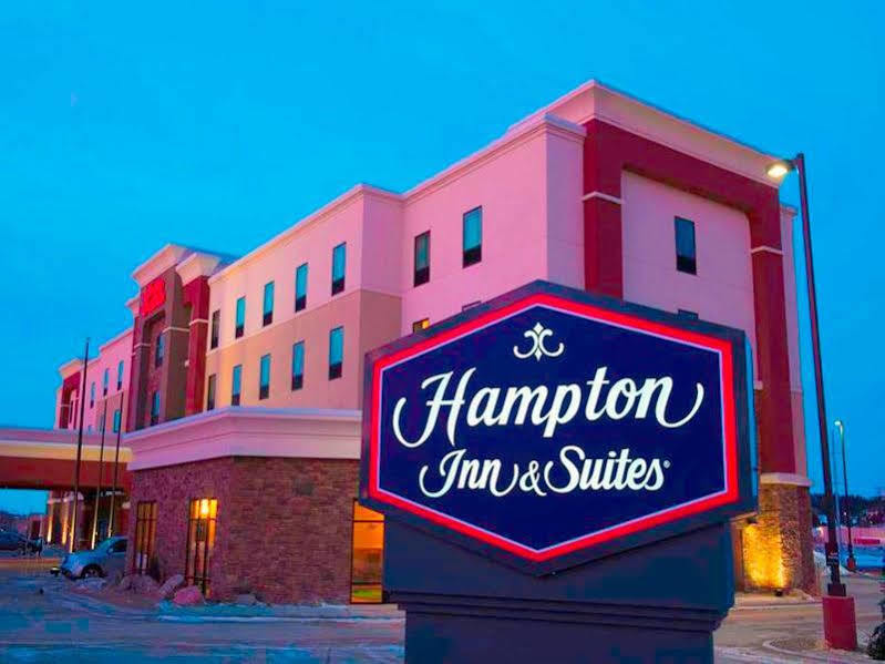 Hampton Inn & Suites Bismarck Northwest Exterior foto