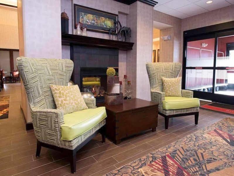 Hampton Inn & Suites Bismarck Northwest Exterior foto