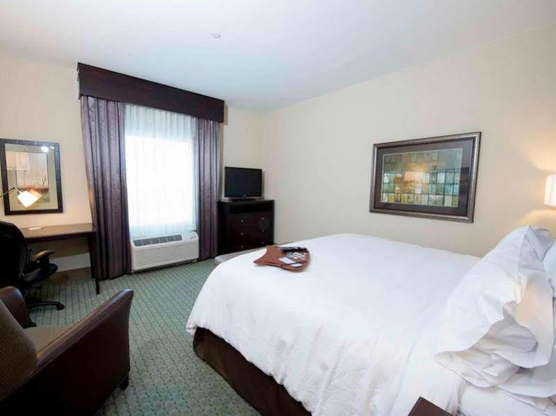 Hampton Inn & Suites Bismarck Northwest Exterior foto